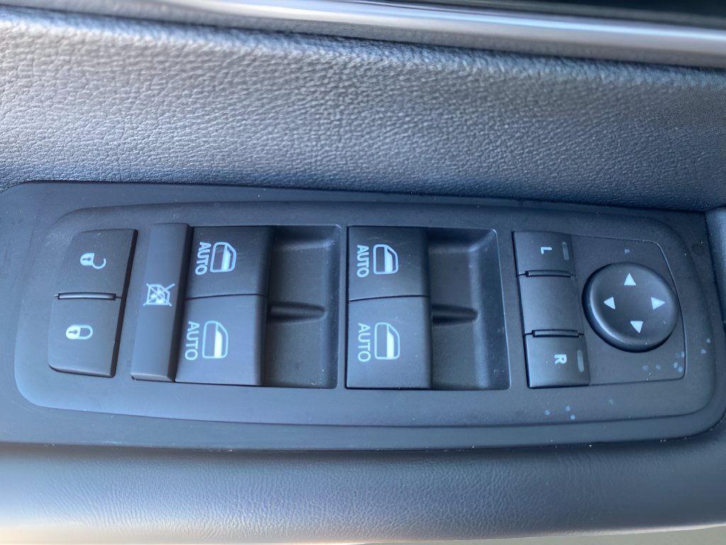 Used 2026 Chrysler Pacifica Select FWD image 11
