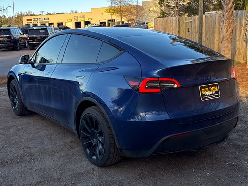 Used 2022 Tesla Model Y Long Range image 9