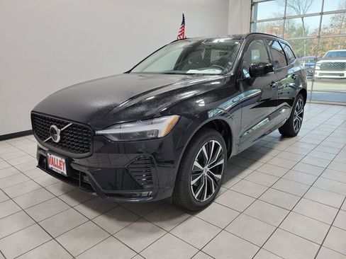 Used 2025 Volvo XC60 B5 Plus image 2