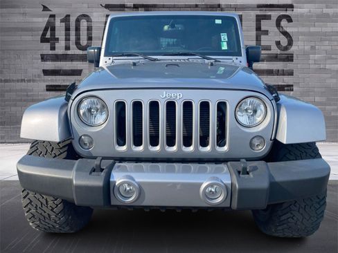 Used 2017 Jeep Wrangler Unlimited Sahara w/ Connectivity Group image 11