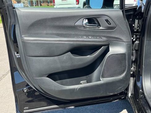 New 2026 Chrysler Pacifica Select image 12