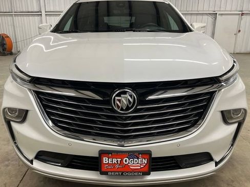 Used 2023 Buick Enclave Essence w/ Experience Buick Package FWD image 2