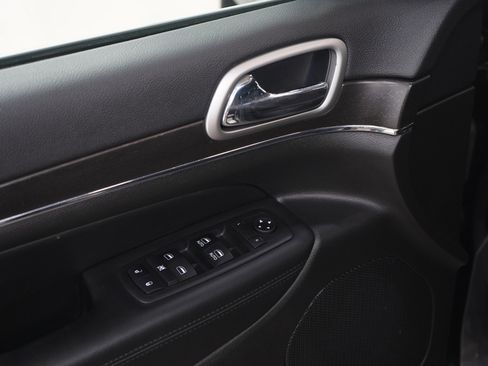 Used 2018 Jeep Grand Cherokee Limited w/ Trailer Tow Group IV image 22