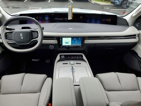 New 2025 Lincoln Navigator L Reserve AWD/4WD image 16