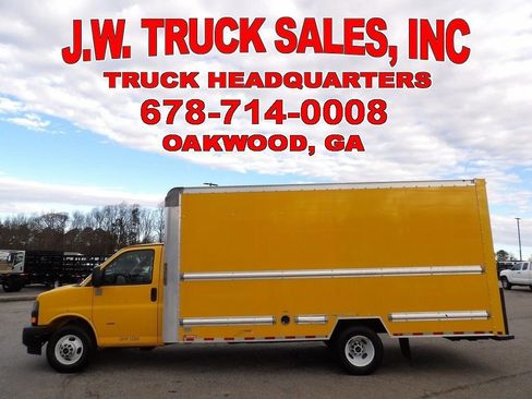 Used 2021 GMC Savana 3500 Extended w/ Power Convenience Package image 2