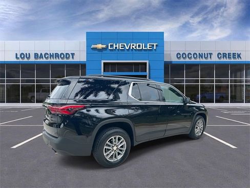 Used 2023 Chevrolet Traverse LT image 8