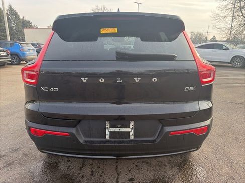 Used 2023 Volvo XC40 B5 Plus w/ Driver Assist Package image 9