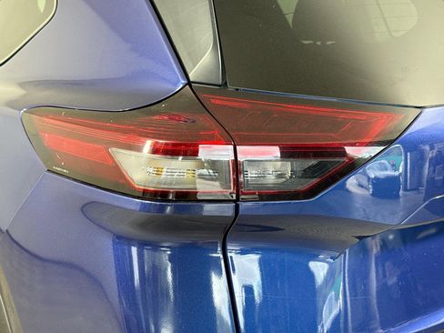 Used 2023 Nissan Rogue S image 36