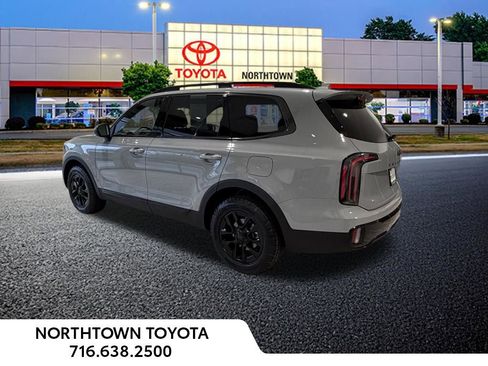Used 2025 Kia Telluride AWD image 3