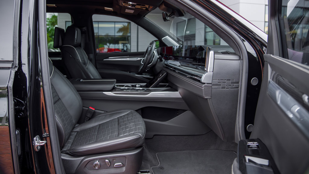 Used 2026 Cadillac Escalade V w/ LPO, ONYX Package AWD/4WD image 27