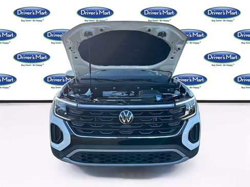 Used 2025 Volkswagen Atlas Cross Sport SE image 32