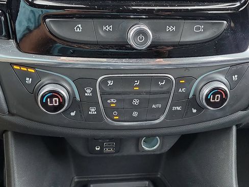 Used 2023 Chevrolet Traverse High Country FWD image 16