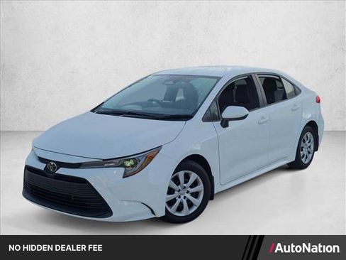 Used 2025 Toyota Corolla LE FWD image 1