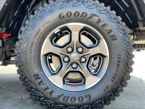 Used 2022 Jeep Gladiator Rubicon w/ LED Lighting Group AWD/4WD image 10