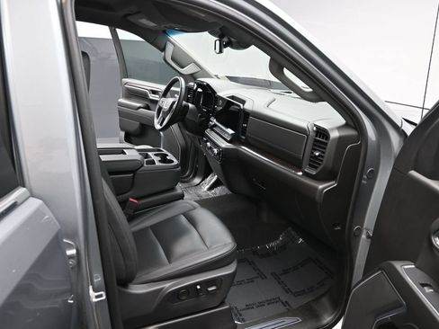 Used 2025 GMC Sierra 1500 SLT AWD/4WD image 14
