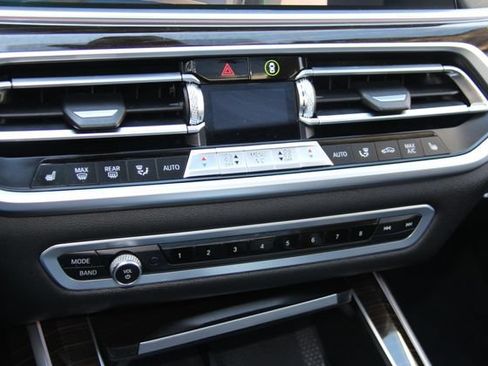 Used 2019 BMW X7 xDrive40i w/ Cold Weather Package AWD/4WD image 29