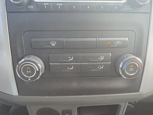 Used 2018 Nissan Frontier SV image 19