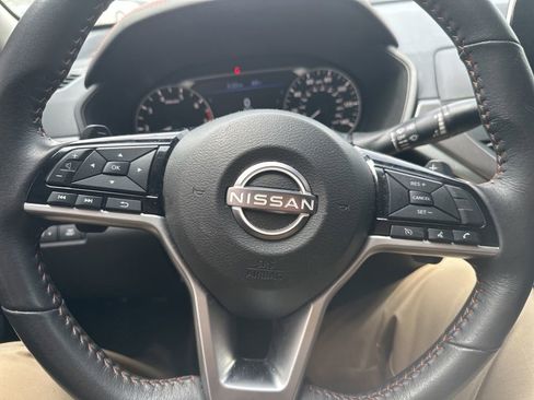 Used 2024 Nissan Altima 2.5 SR FWD image 11