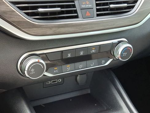 Used 2025 Nissan Altima 2.5 SV FWD image 16
