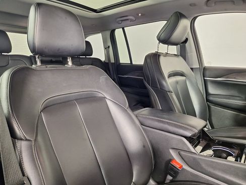 Used 2023 Jeep Grand Cherokee 4WD 4xe image 28