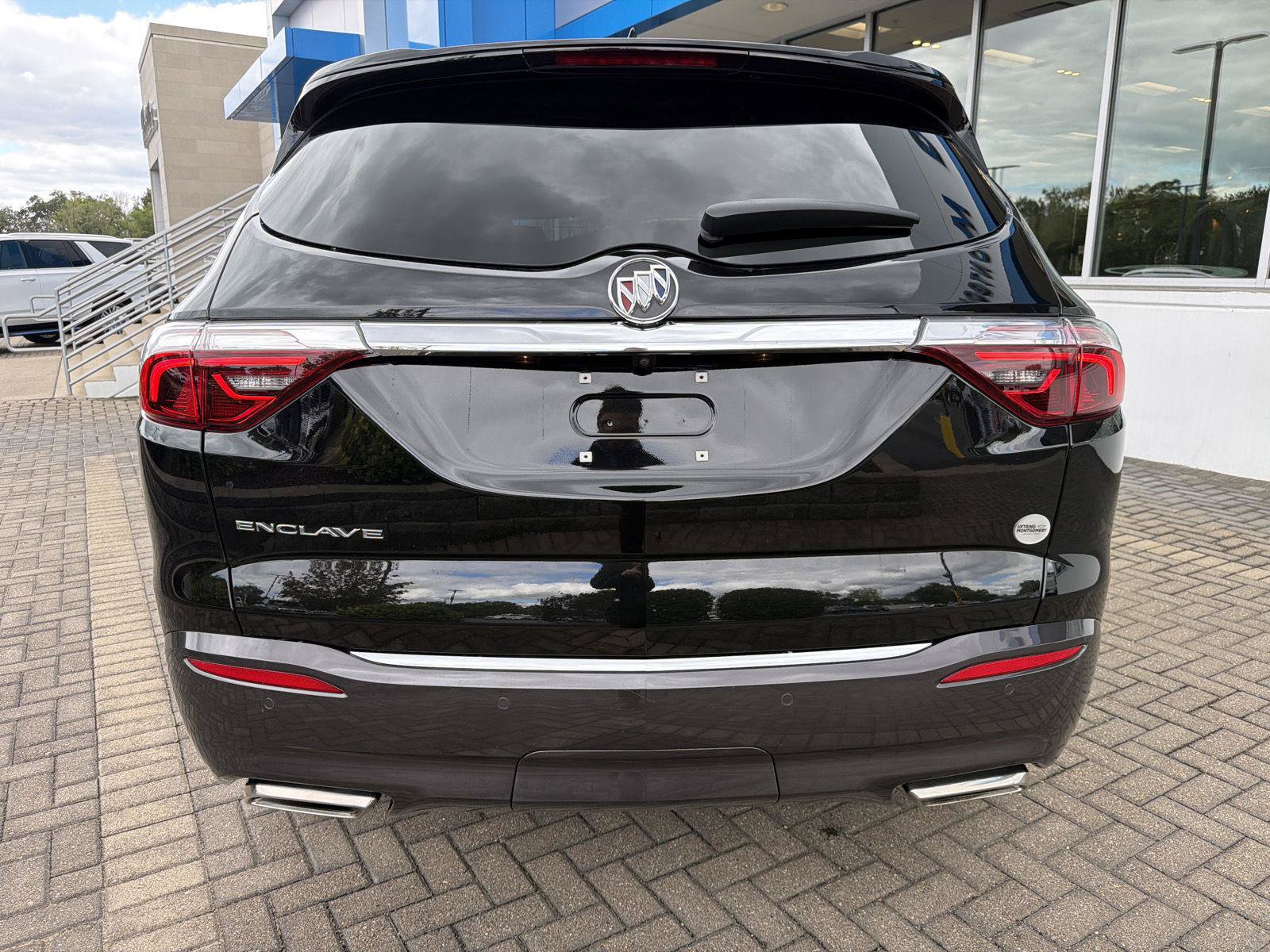 Used 2023 Buick Enclave Essence FWD image 4