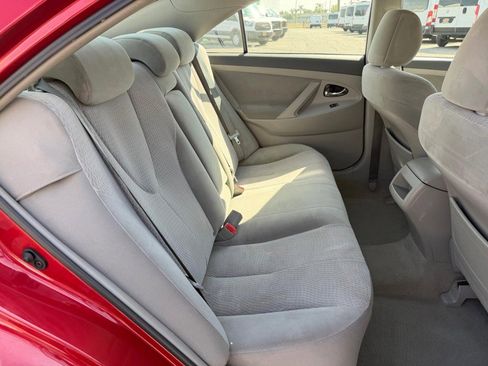 Used 2011 Toyota Camry LE image 31