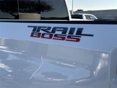 Certified 2022 Chevrolet Silverado 1500 LT Trail Boss w/ Convenience Package II image 10