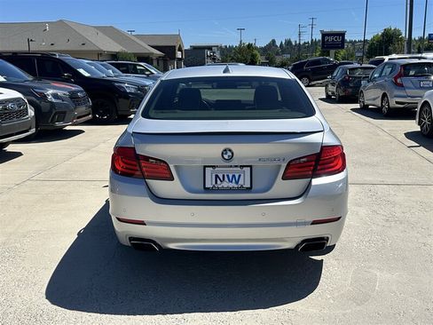 Used 2011 BMW 550i xDrive Sedan AWD/4WD image 28