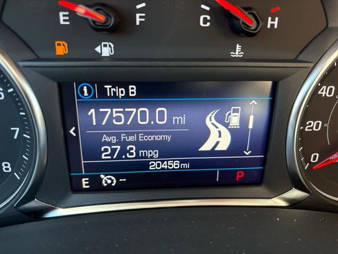 Used 2022 GMC Terrain SLE w/ Driver Convenience Package image 11