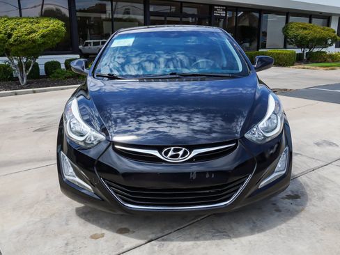 Used 2016 Hyundai Elantra SE w/ Option Group 02 FWD image 3
