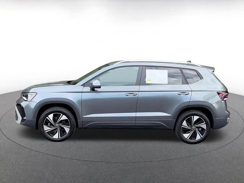 Used 2026 Volkswagen Taos SE AWD/4WD image 9