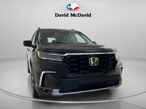 Used 2025 Honda Pilot Touring image 9