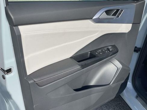 New 2026 Volkswagen Taos SE image 19