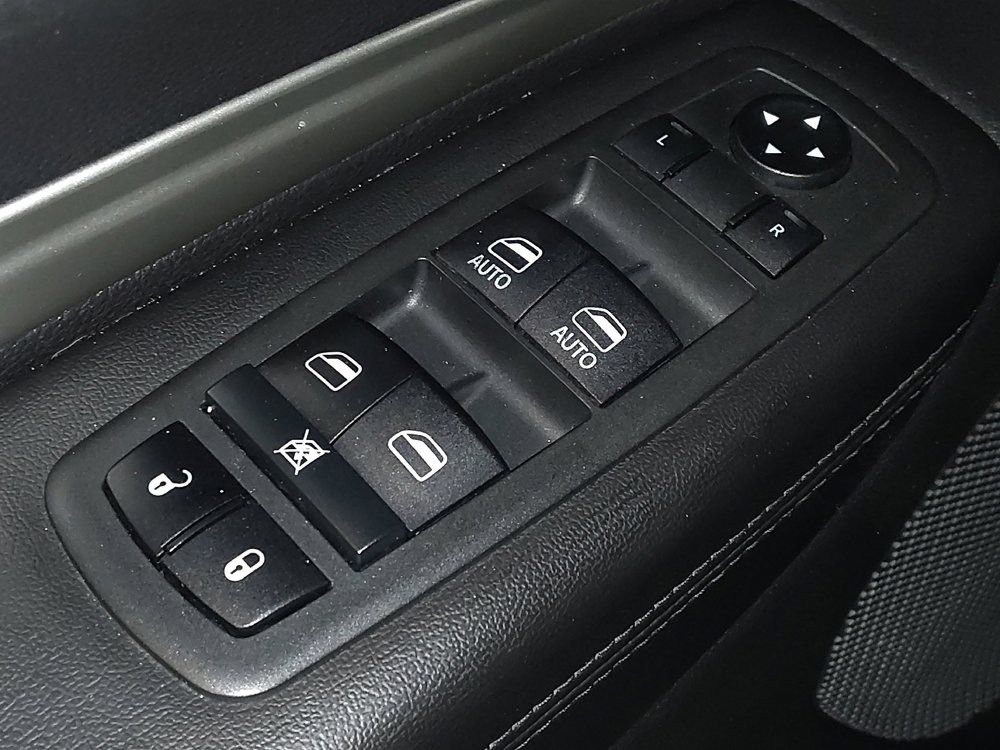 Used 2020 Dodge Durango SXT w/ 3rd Row Seating Group RWD image 27