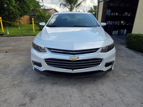 Used 2017 Chevrolet Malibu Premier w/ Driver Confidence Package FWD image 3