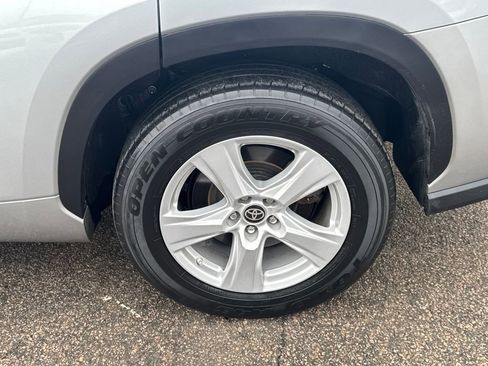 Used 2023 Toyota Highlander LE image 41