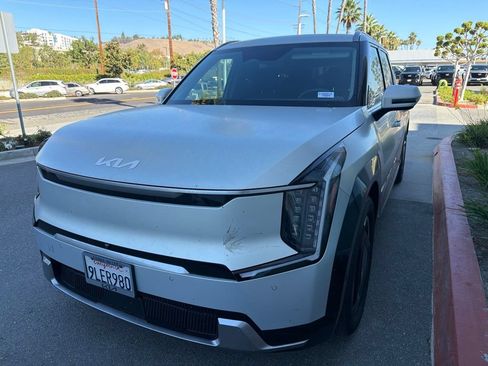 Used 2024 Kia EV9 Land AWD/4WD image 2