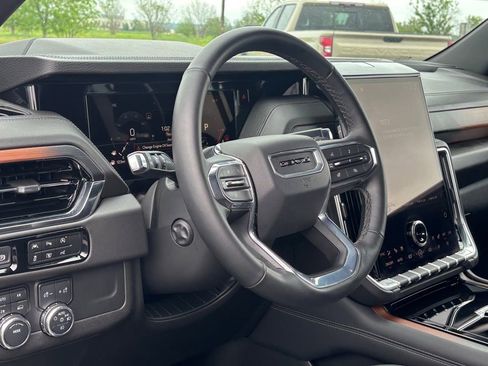 Used 2025 GMC Yukon XL Denali AWD/4WD image 9