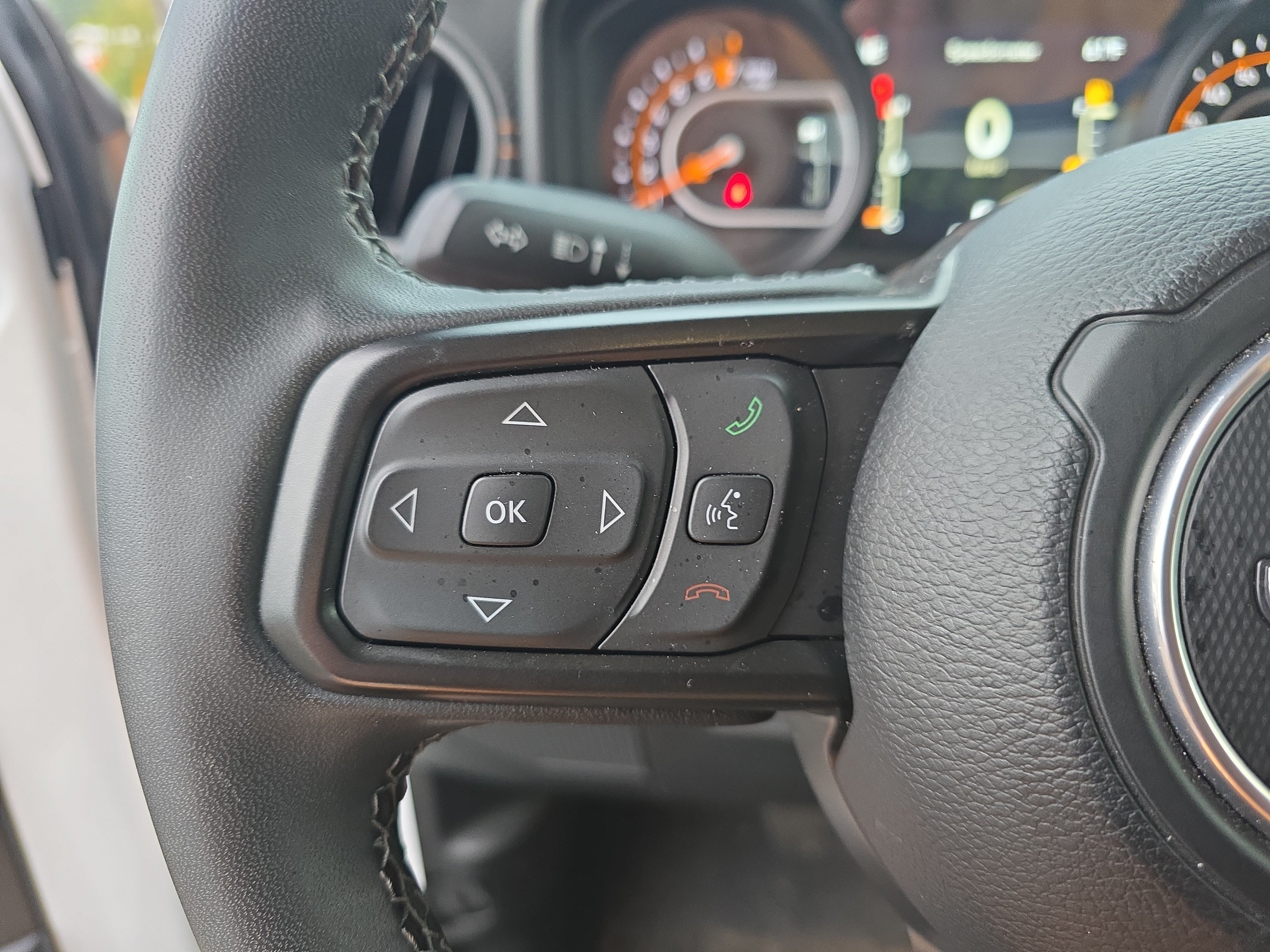 Used 2025 Jeep Gladiator Mojave w/ Convenience Group AWD/4WD image 20