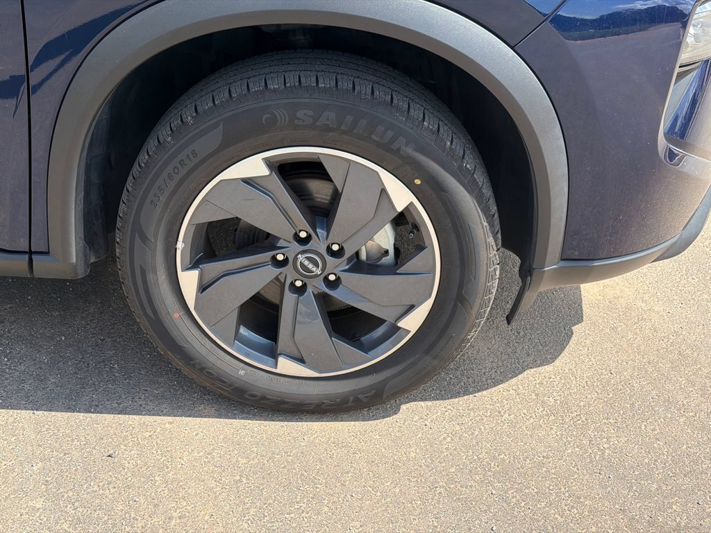 Used 2025 Nissan Rogue SV FWD image 12
