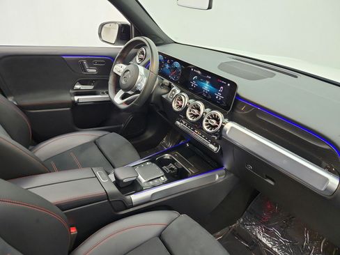 Used 2021 Mercedes-Benz GLB 250 image 17