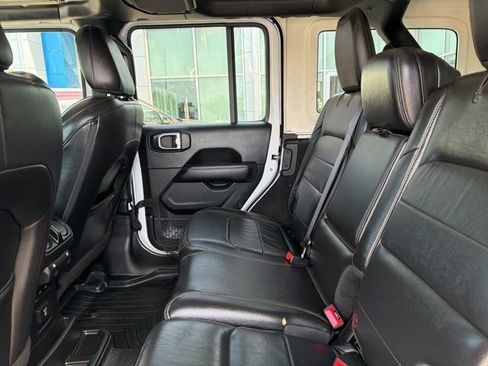 Used 2018 Jeep Wrangler Unlimited Sahara AWD/4WD image 8
