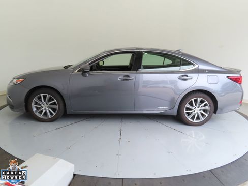 Used 2018 Lexus ES 300h w/ Luxury Package FWD image 7
