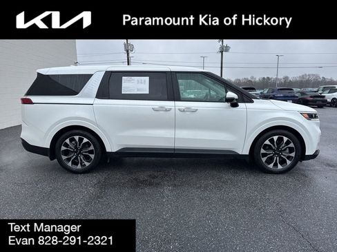 Used 2024 Kia Carnival EX image 8