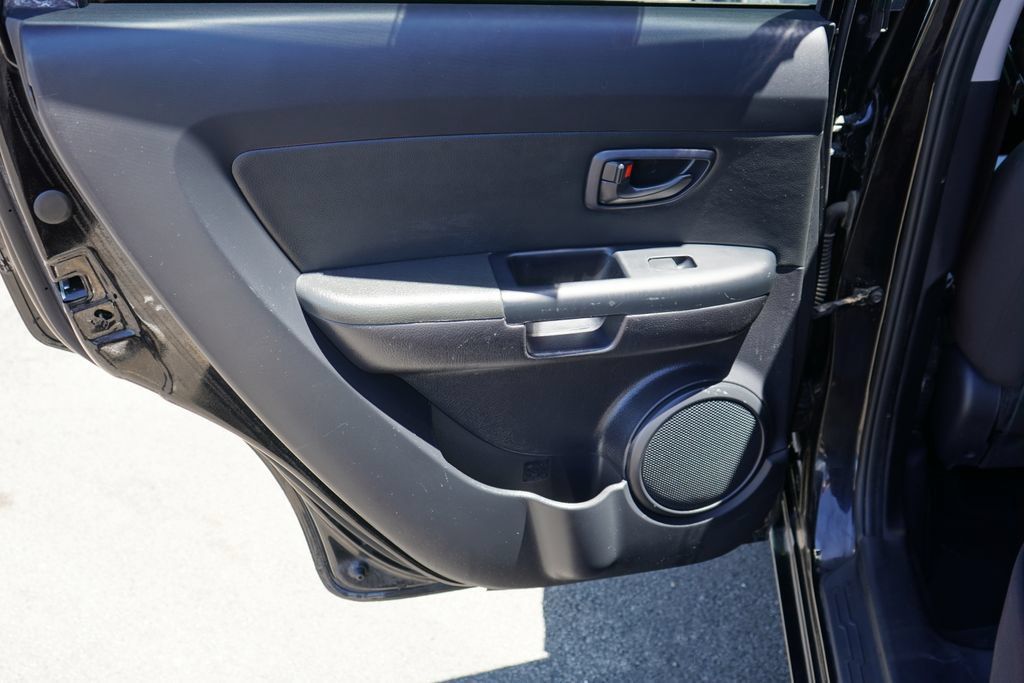 Used 2013 Kia Soul FWD image 24