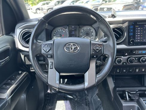 Used 2016 Toyota Tacoma TRD Off-Road AWD/4WD image 15