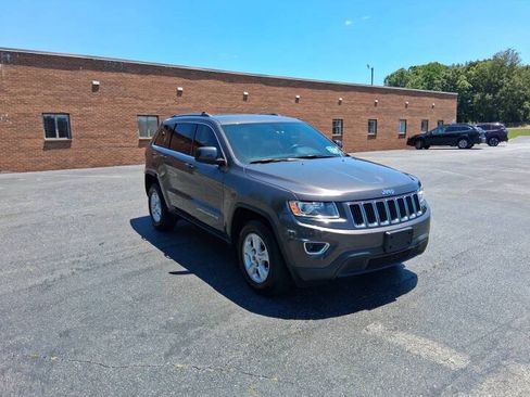 Used 2015 Jeep Grand Cherokee Laredo w/ Quick Order Package 23E AWD/4WD image 3