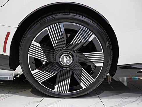 Used 2026 Rolls-Royce Spectre AWD/4WD image 45