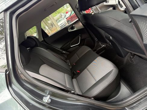 Used 2025 Kia Soul LX w/ LX Technology Package FWD image 34