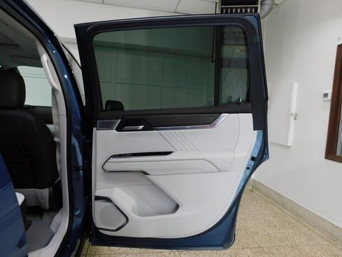 Used 2024 GMC Acadia Denali image 92